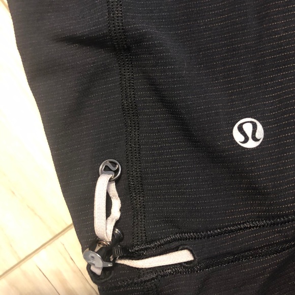 Lululemon black Tank Top with Striped straps SZ 2 - Picture 8 of 11